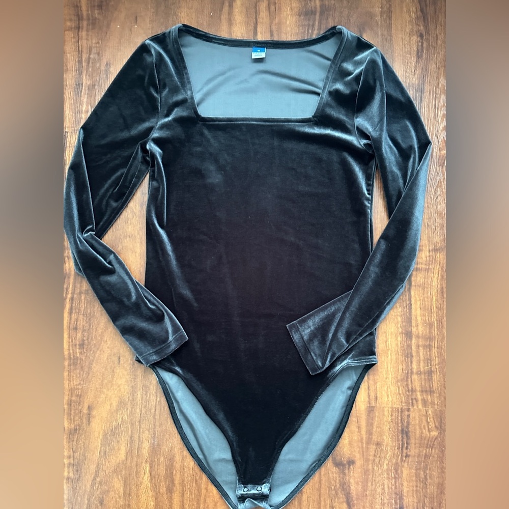 Women's Square-neck Velvet like Bodysuit Size Medium black